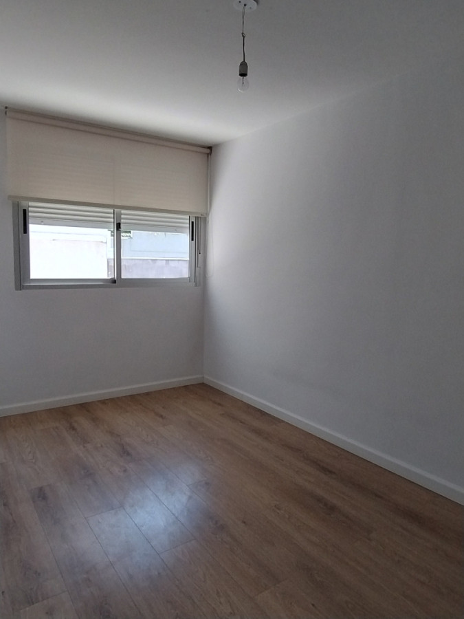 Apartamento ID.5547 - Alquiler Apartamento 2 Dormitorios Centro balcon y cochera