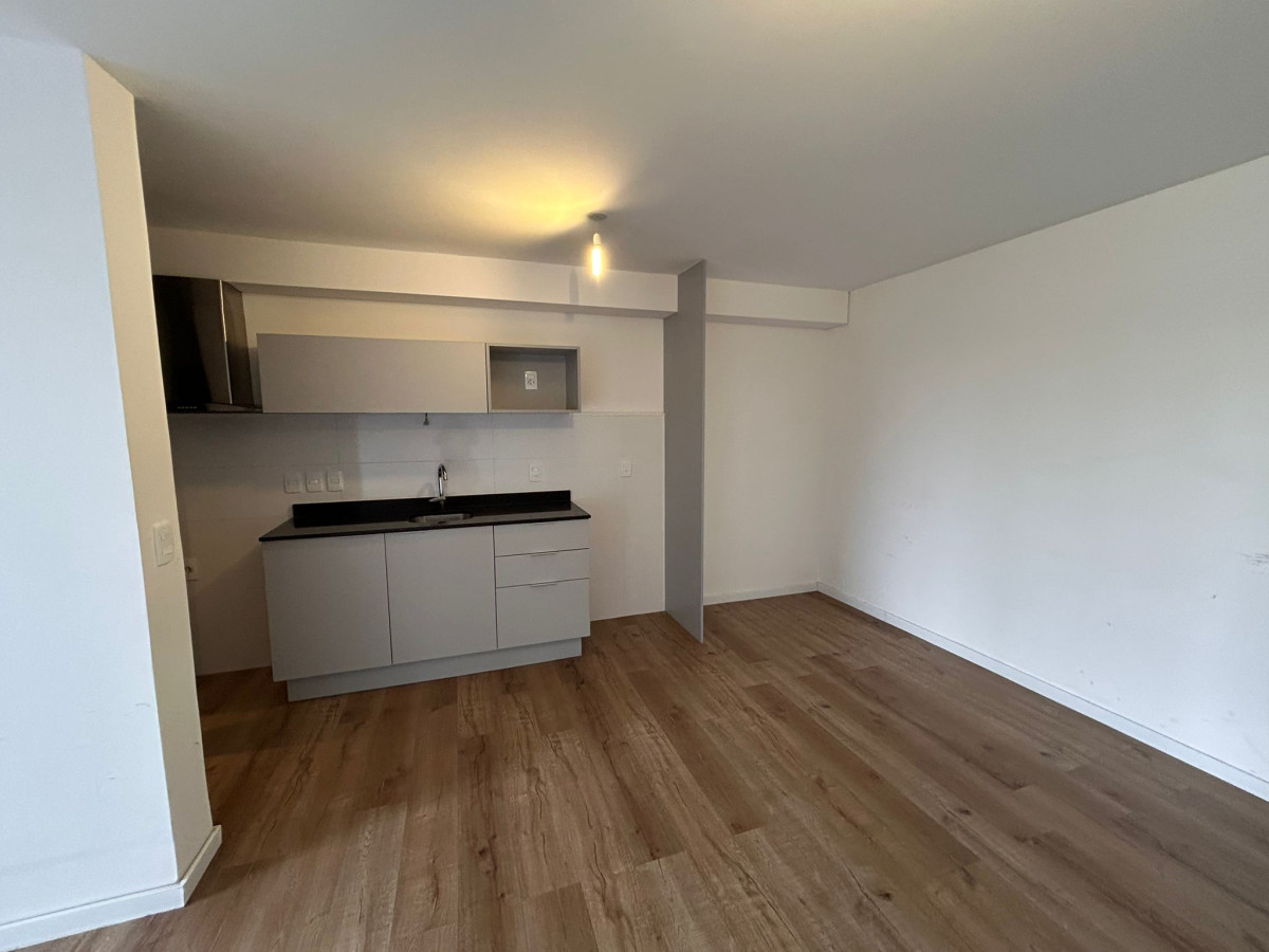 Apartamento ID.4699 - Alquiler Apartamento 2 Dormitorios Centro con Balcón