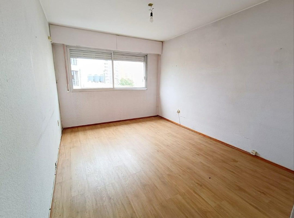 Apartamento ID.4518 - Alquiler Apartamento 2 Dormitorios Tres Cruces con balcón 