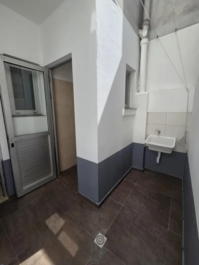 Apartamento ID.6827 - Alquiler Apartamento 1 Dormitorio La Comercial con patio 