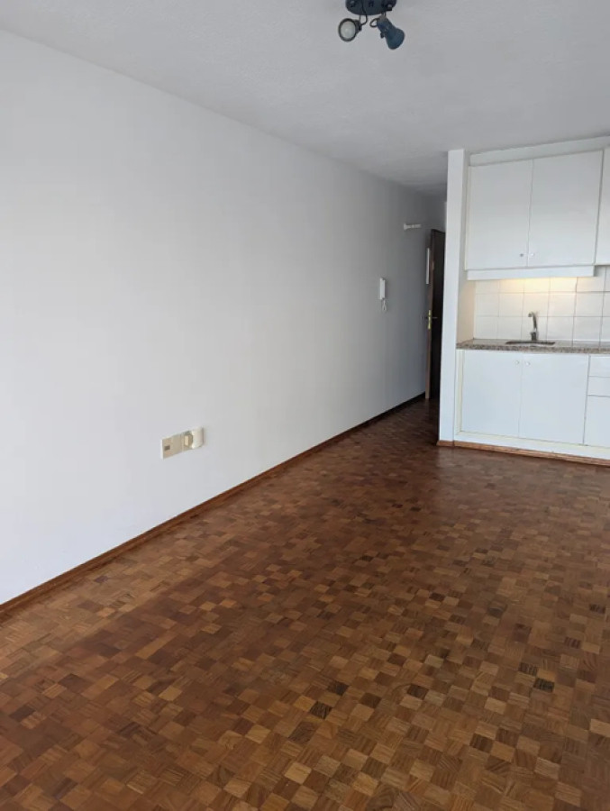 Apartamento ID.4776 - Alquiler Apartamento Monoambiente Pocitos con Balcón