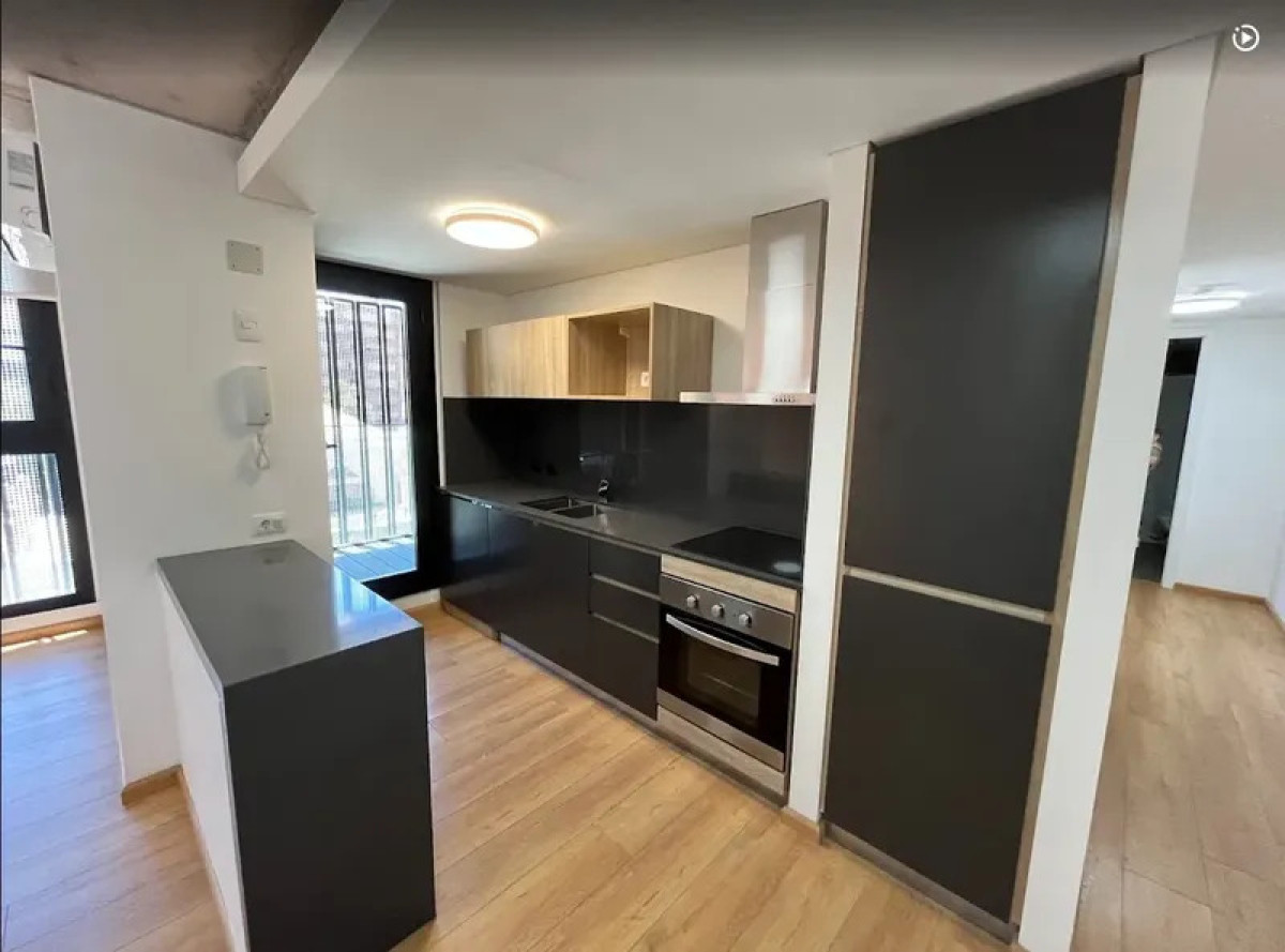 Apartamento ID.6221 - Alquiler Apartamento 2 Dormitorios Centro con balcon y garaje