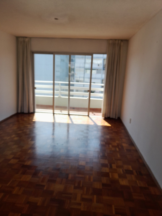 Apartamento ID.6472 - Alquiler Apartamento 2 Dormitorios Parque Batlle con balcon 