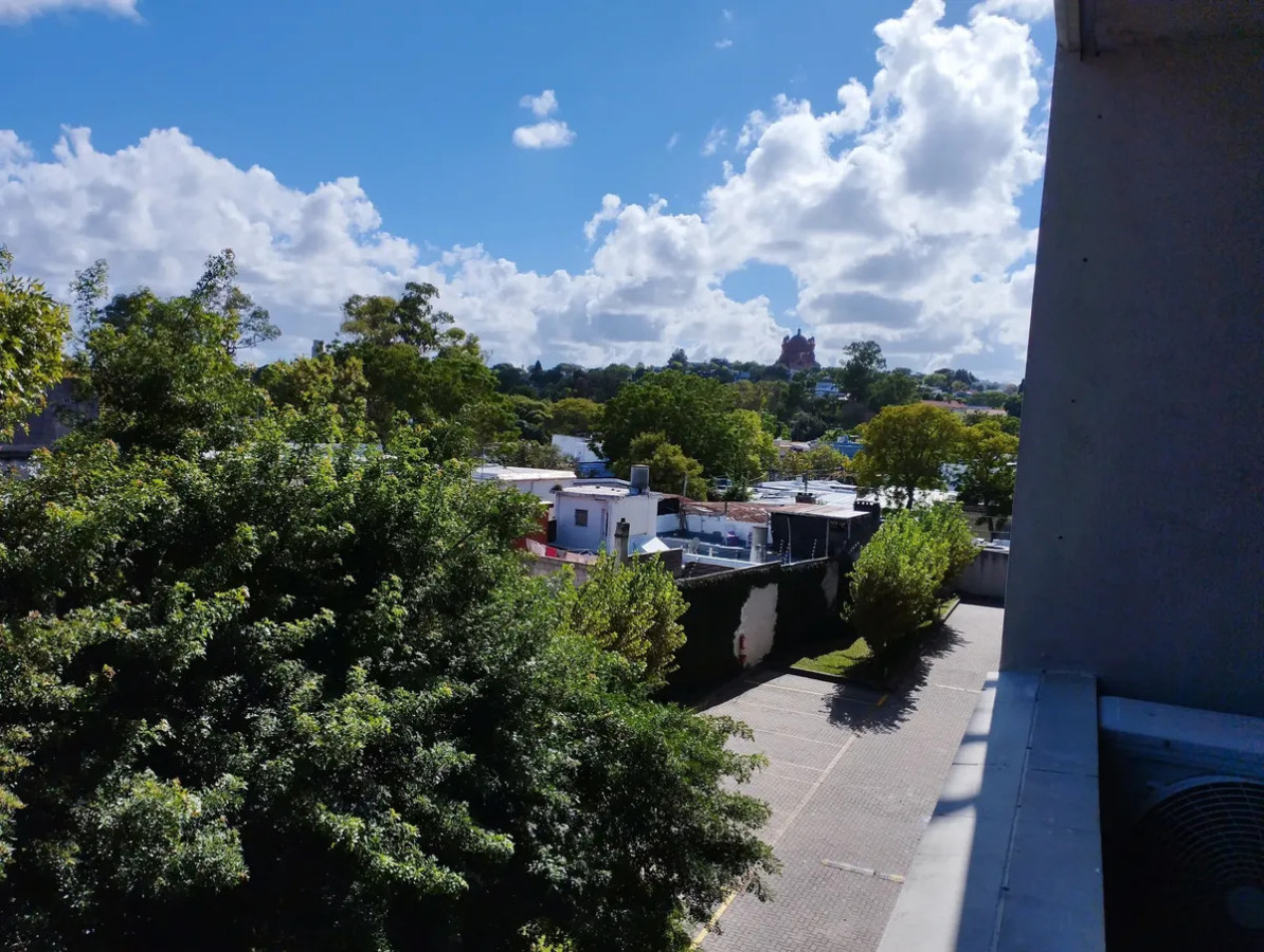 Apartamento ID.6262 - Alquiler Apartamento 1 Dormitorio Brazo Oriental con balconBarrio, Calle , Esquina Superficie Total: m2 Superficie Cubierta: m2 Precio: $ Gastos Comun