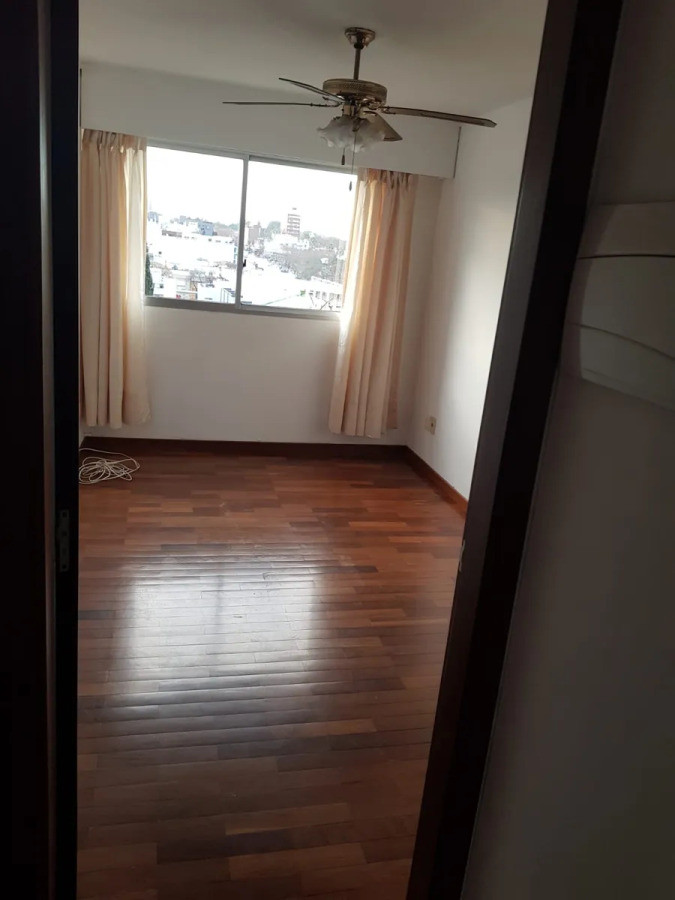 Apartamento ID.5366 - Alquiler Apartamento 1 Dormitorio Pocitos con balcón y garaje