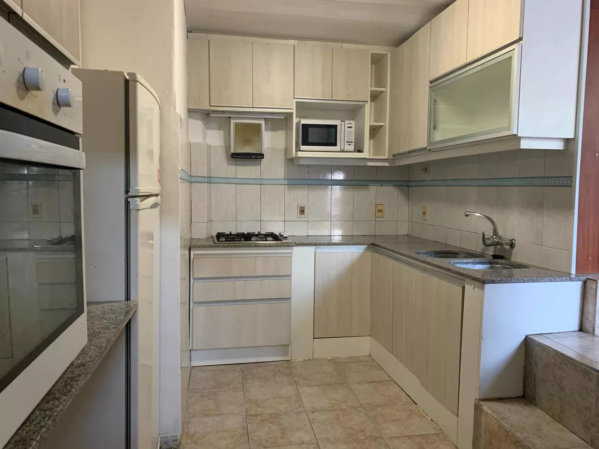 Apartamento ID.4282 - Venta con Renta Apartamento 3 Dormitorios La Comercial Terraza