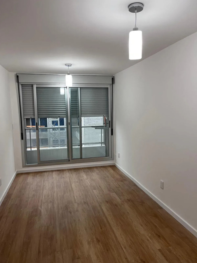 Apartamento ID.5704 - Alquiler Apartamento 1 Dormitorio La Comercial con balcon