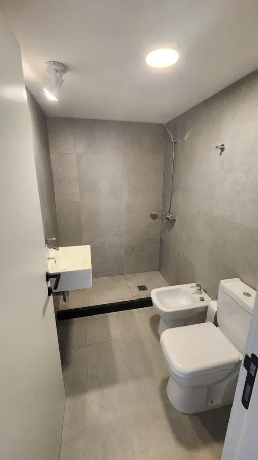 Apartamento ID.6331 - Alquiler Apartamento 2 Dormitorios Centro Balcon y Garaje