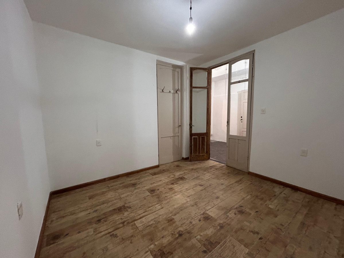 Apartamento ID.4637 - Venta con Renta Apartamento 2 Dormitorios Tres Cruces