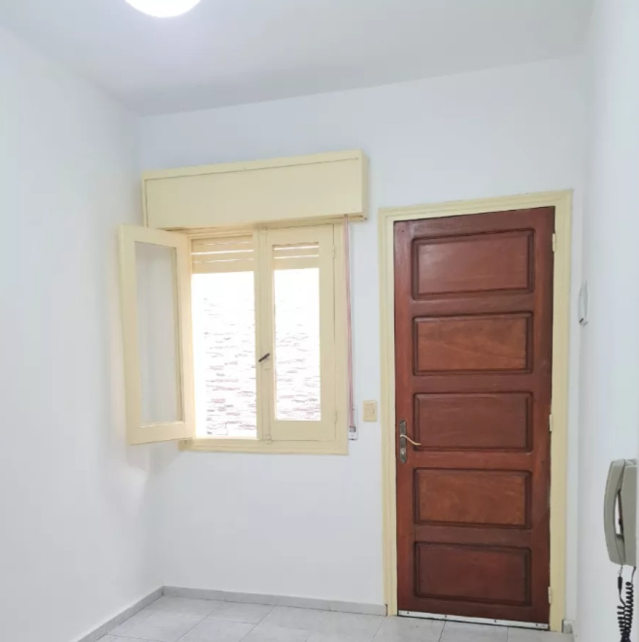 Apartamento ID.3245 - Alquiler Apartamento 2 Dormitorios Barrio Sur con Patio
