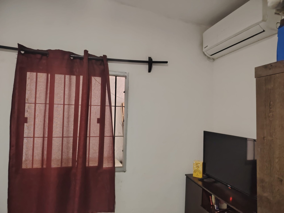 Apartamento ID.5855 - Venta con Renta Apartamento 2 Dormitorios Cerrito con patio