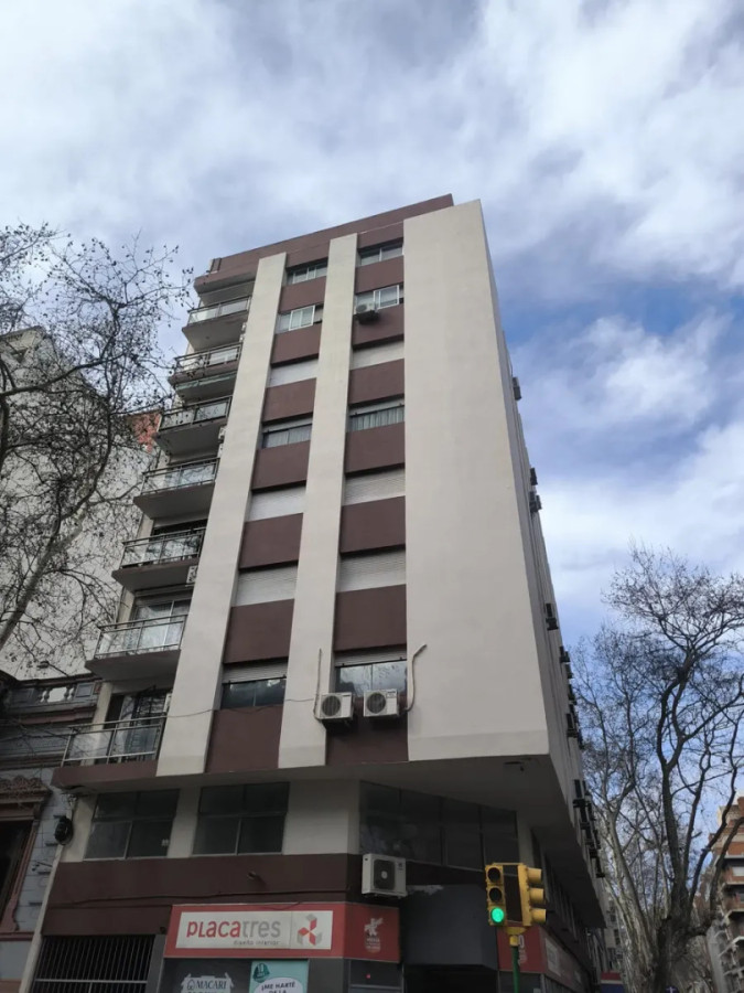 Apartamento ID.6834 - Venta Apartamento 3 Dormitorios Centro con balcon y cochera