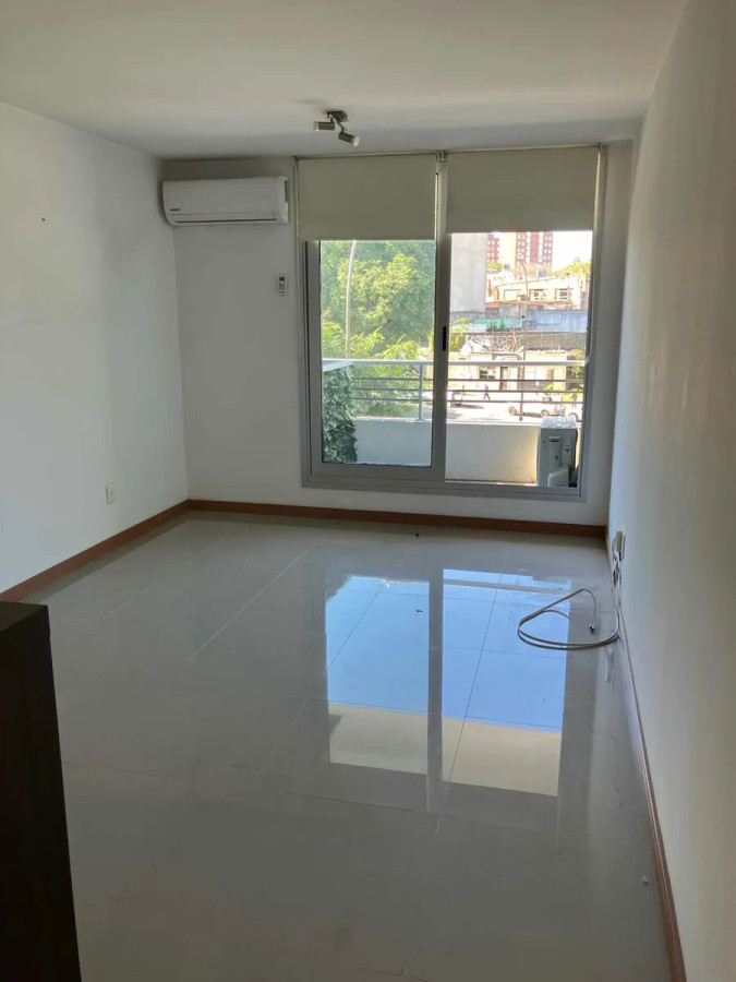 Apartamento ID.4789 - Alquiler Apartamento 2 Dormitorios Centro con balcón y garaje