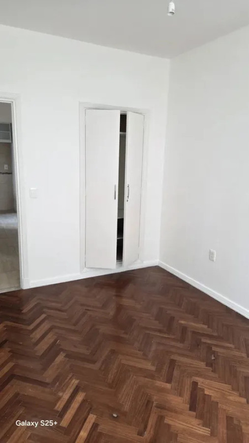 Apartamento ID.6827 - Alquiler Apartamento 1 Dormitorio La Comercial con patio 