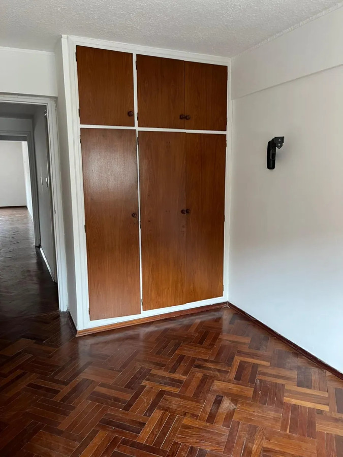 Apartamento ID.4986 - Alquiler Apartamento 4 Dormitorios Pocitos con balcon