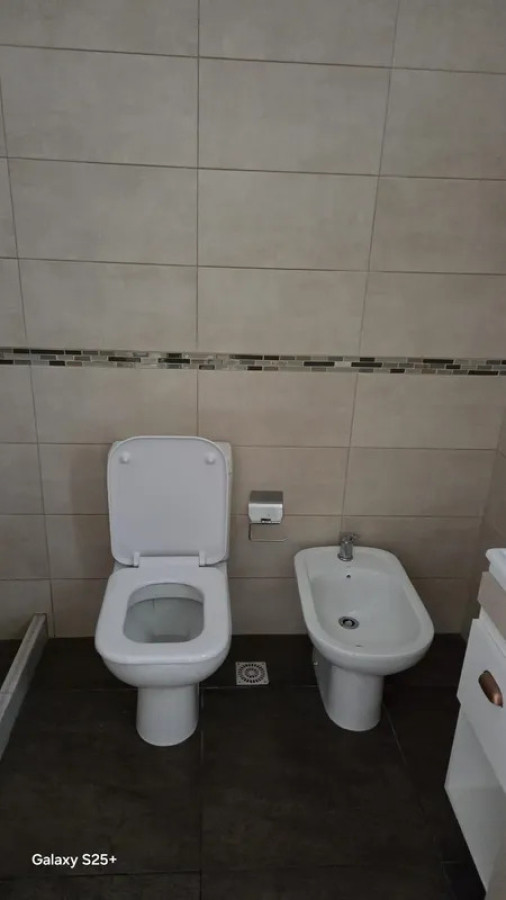 Apartamento ID.6827 - Alquiler Apartamento 1 Dormitorio La Comercial con patio 