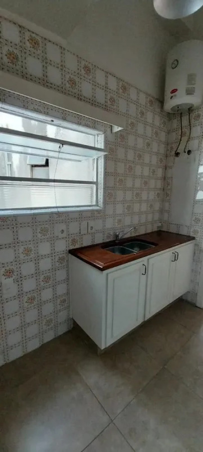 Apartamento ID.6759 - Alquiler Apartamento 2 Dormitorios Centro con balcon 