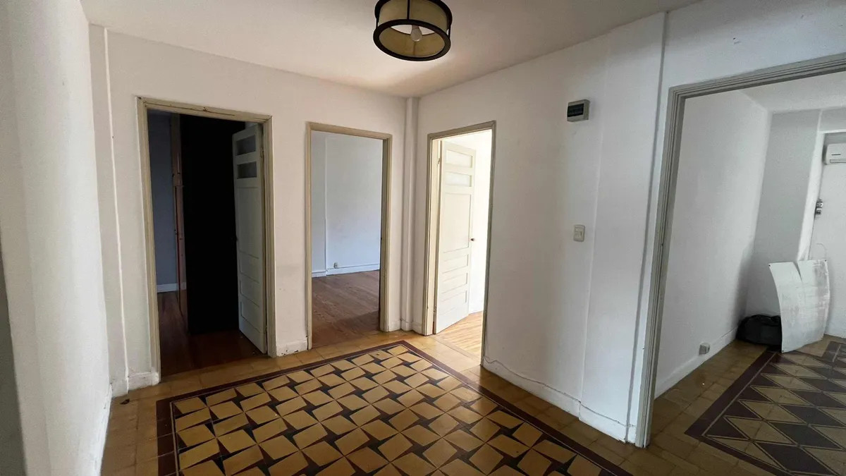 Apartamento ID.4971 - Venta Apartamento con Renta 3 Dormitorios Cordón con patio 