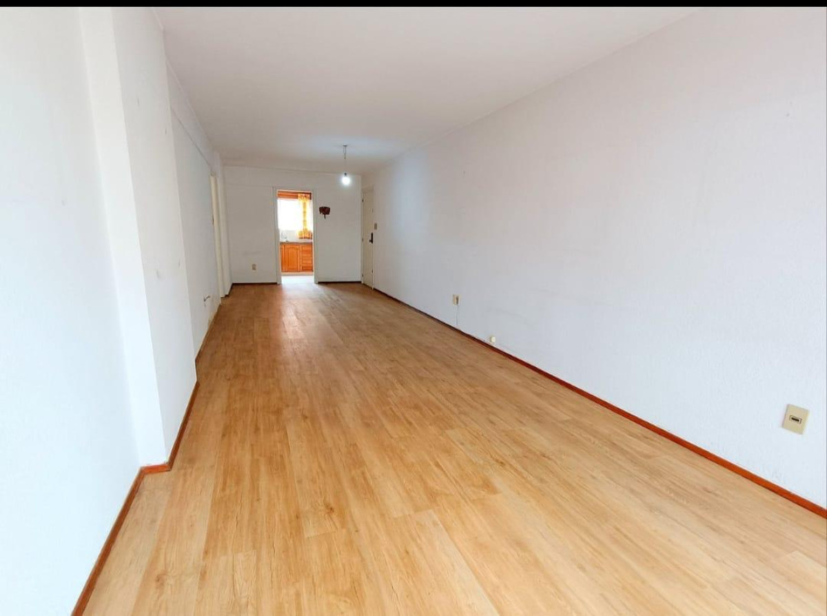 Apartamento ID.4518 - Alquiler Apartamento 2 Dormitorios Tres Cruces con balcón 
