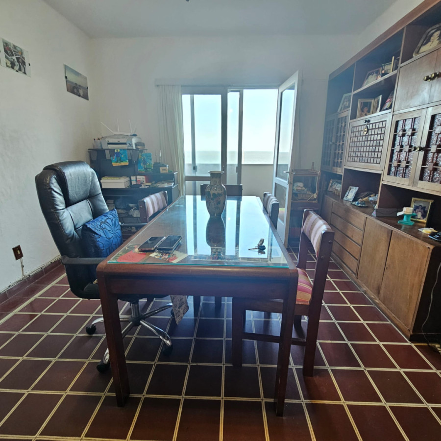 Apartamento ID.5538 - Venta Apartamento 2 Dormitorios Ciudad Vieja con balcon