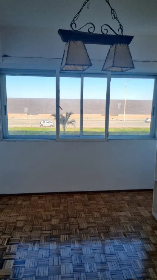 Apartamento ID.5173 - Alquiler Apartamento 2 Dormitorios Ciudad Vieja con balcon 