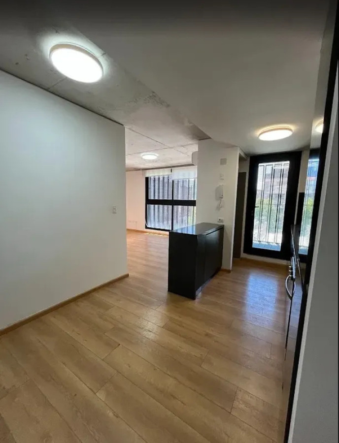 Apartamento ID.6221 - Alquiler Apartamento 2 Dormitorios Centro con balcon y garaje