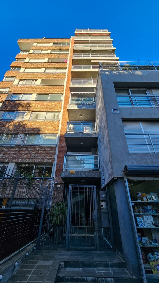 Apartamento ID.3109 - Alquiler Apartamento Monoambiente Semiamueblado Pocitos Balcón