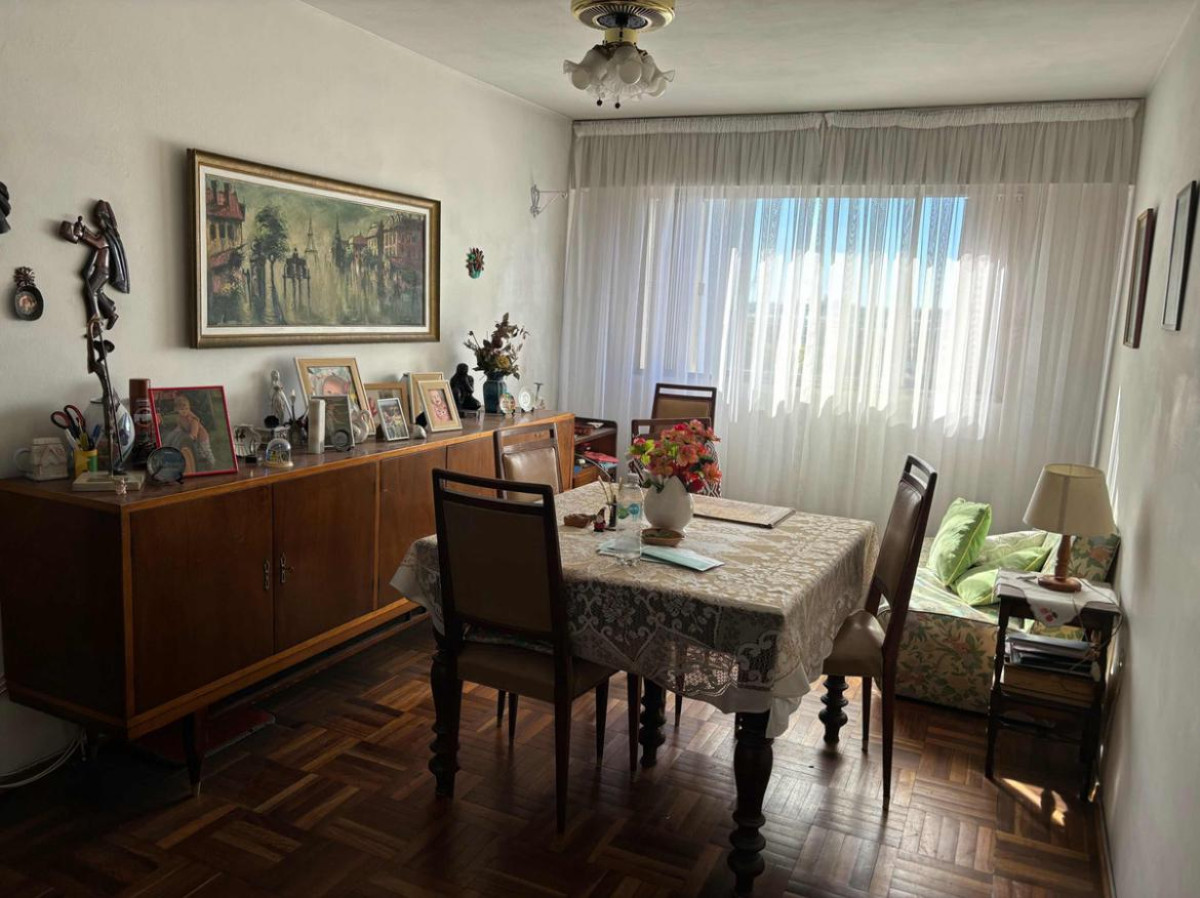 Apartamento ID.3712 - Venta Apartamento 2 Dormitorios Centro