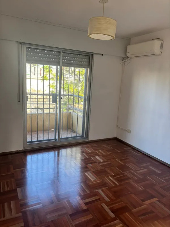 Apartamento ID.6145 - Alquiler Apartamento 4 Dormitorios Pocitos con balcon