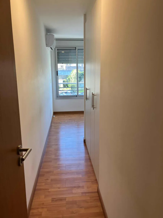Apartamento ID.4789 - Alquiler Apartamento 2 Dormitorios Centro con balcón y garaje