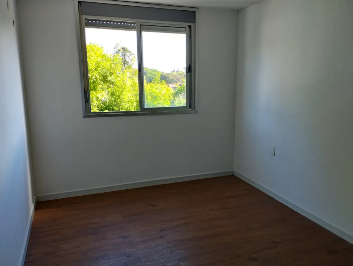 Apartamento ID.6262 - Alquiler Apartamento 1 Dormitorio Brazo Oriental con balconBarrio, Calle , Esquina Superficie Total: m2 Superficie Cubierta: m2 Precio: $ Gastos Comun