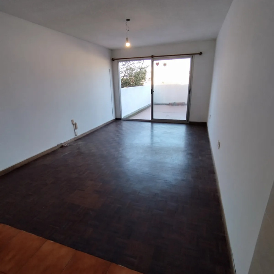 Apartamento ID.5217 - Alquiler Apartamento Monoambiente Pocitos con Patio