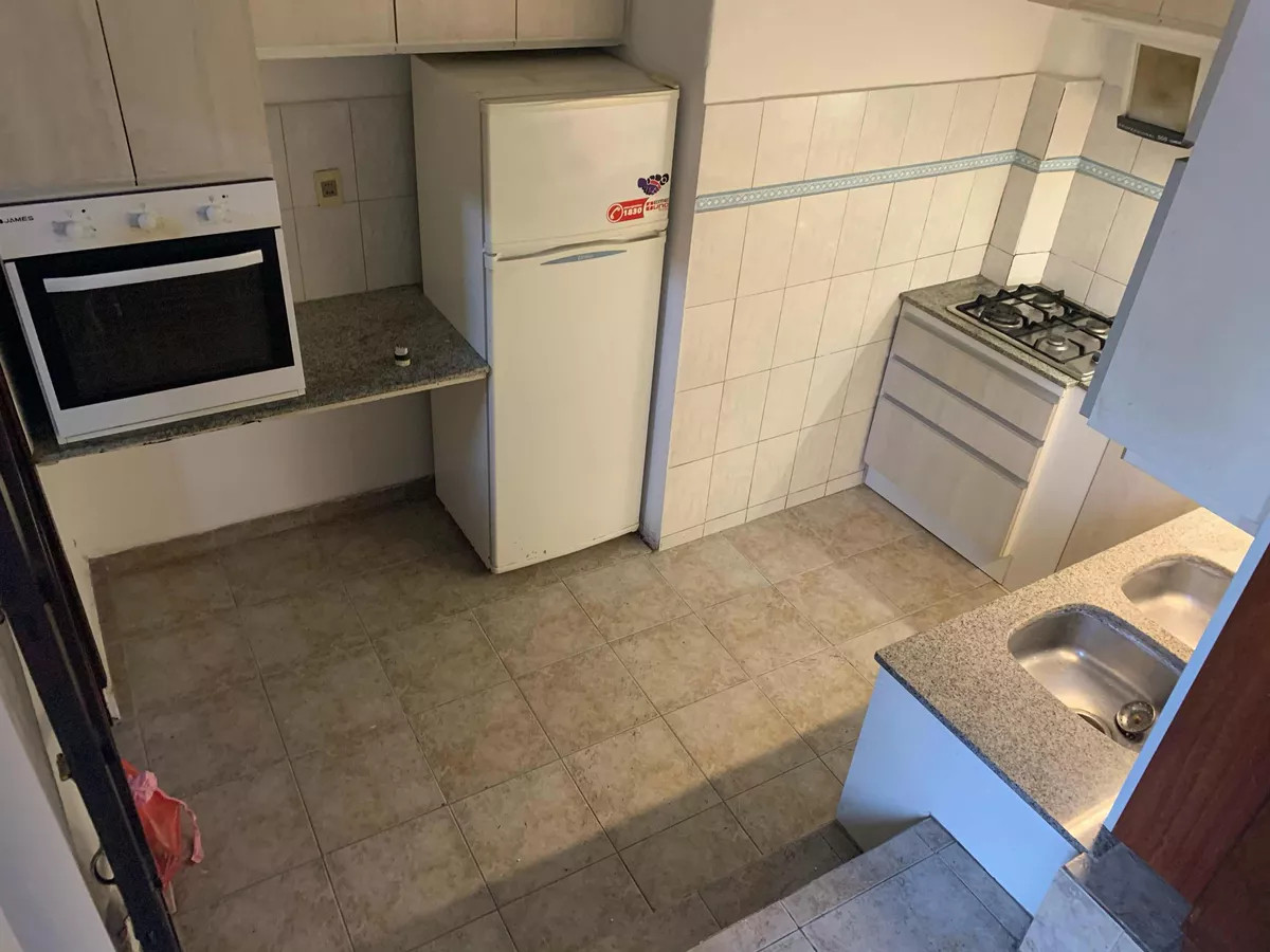 Apartamento ID.4282 - Venta con Renta Apartamento 3 Dormitorios La Comercial Terraza