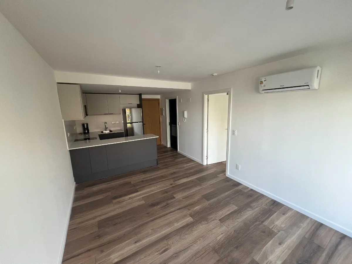 Apartamento ID.4701 - Alquiler Apartamento 1 Dormitorio Pocitos con balcón y garaje