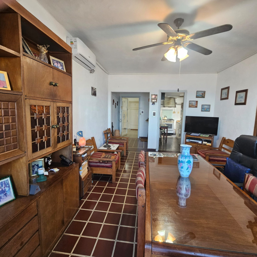 Apartamento ID.5538 - Venta Apartamento 2 Dormitorios Ciudad Vieja con balcon