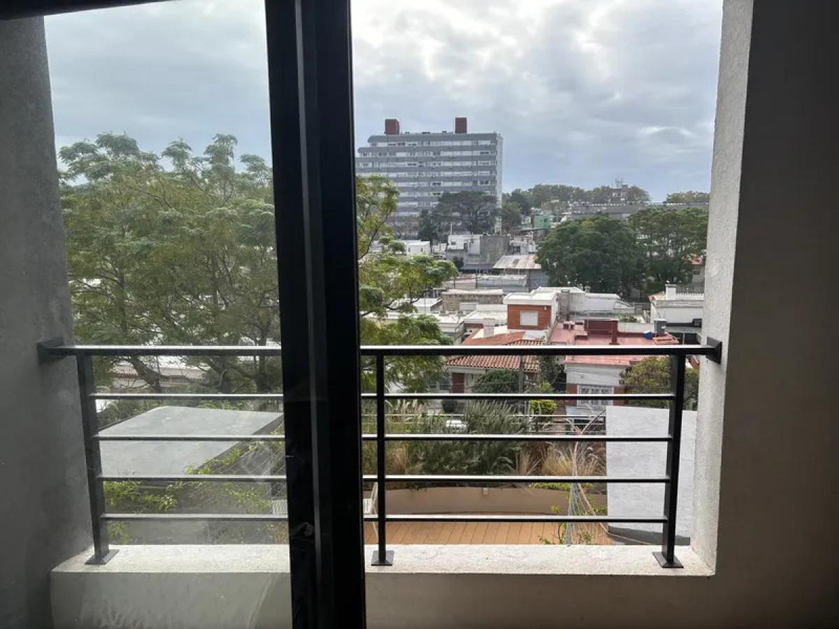 Apartamento ID.6451 - Alquiler Apartamento 2 Dormitorios La Blanqueada con balcon 
