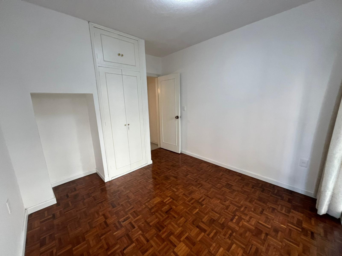 Apartamento ID.5640 - Alquiler Apartamento 4 Dormitorios Pocitos con terraza