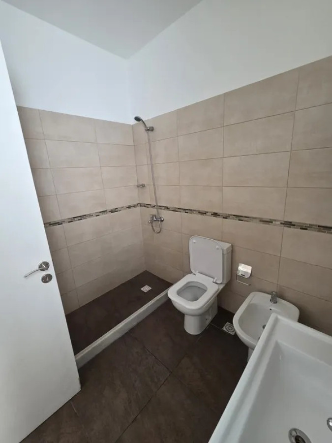 Apartamento ID.6827 - Alquiler Apartamento 1 Dormitorio La Comercial con patio 