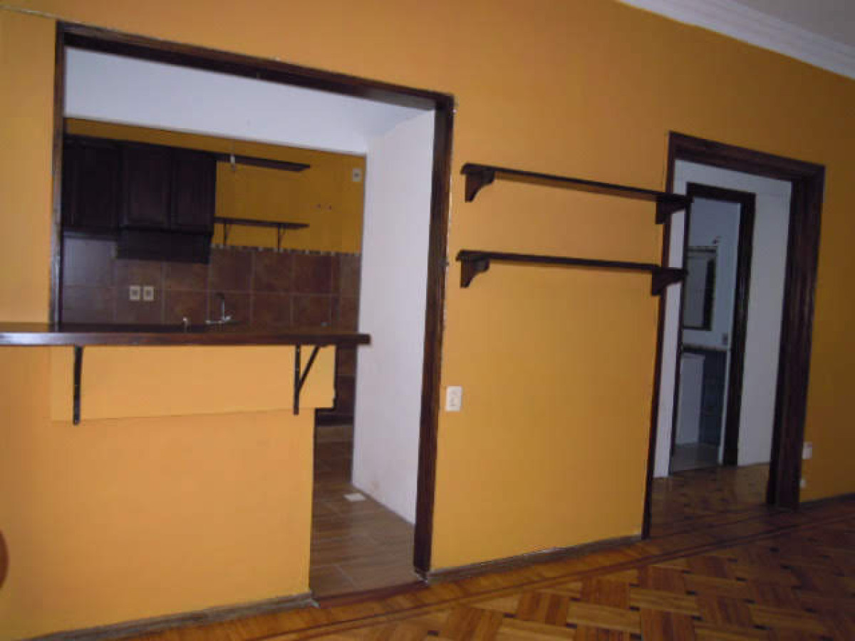 Apartamento ID.6470 - Venta con Renta Apartamento 2 Dormitorios Cordón con balcon