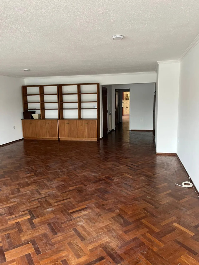Apartamento ID.4986 - Alquiler Apartamento 4 Dormitorios Pocitos con balcon