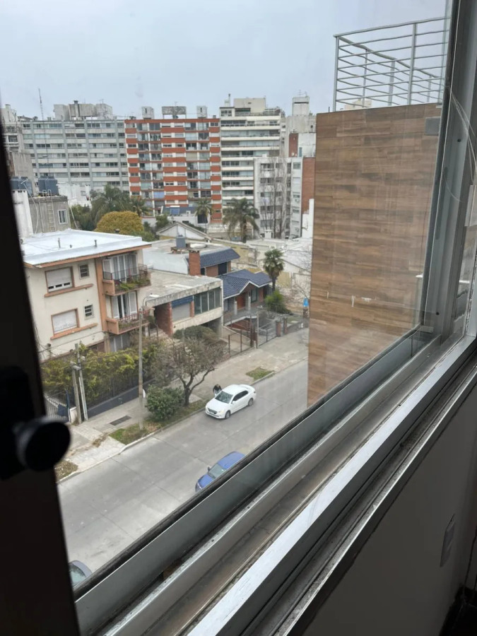 Apartamento ID.4986 - Alquiler Apartamento 4 Dormitorios Pocitos con balcon