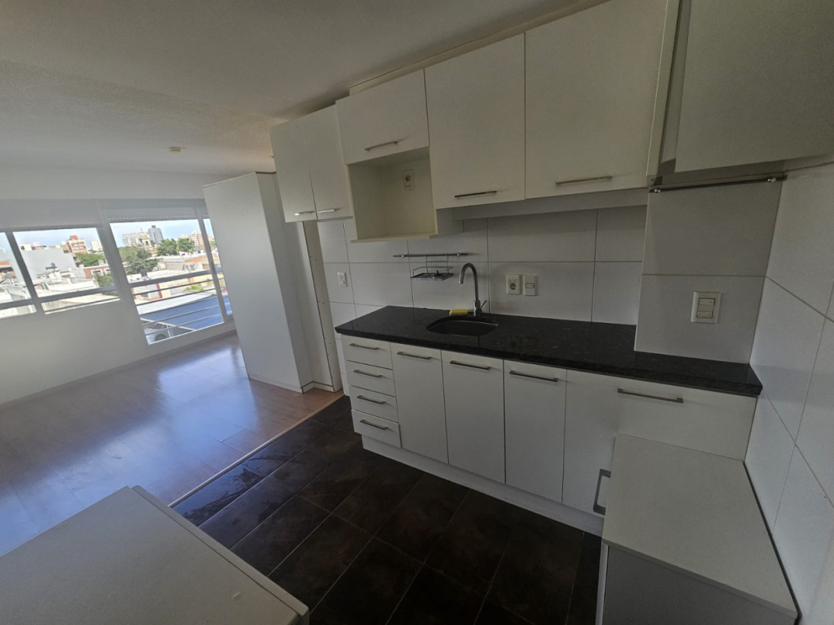 Apartamento ID.5929 - Alquiler Apartamento Monoambiente Grande Buceo con Cochera