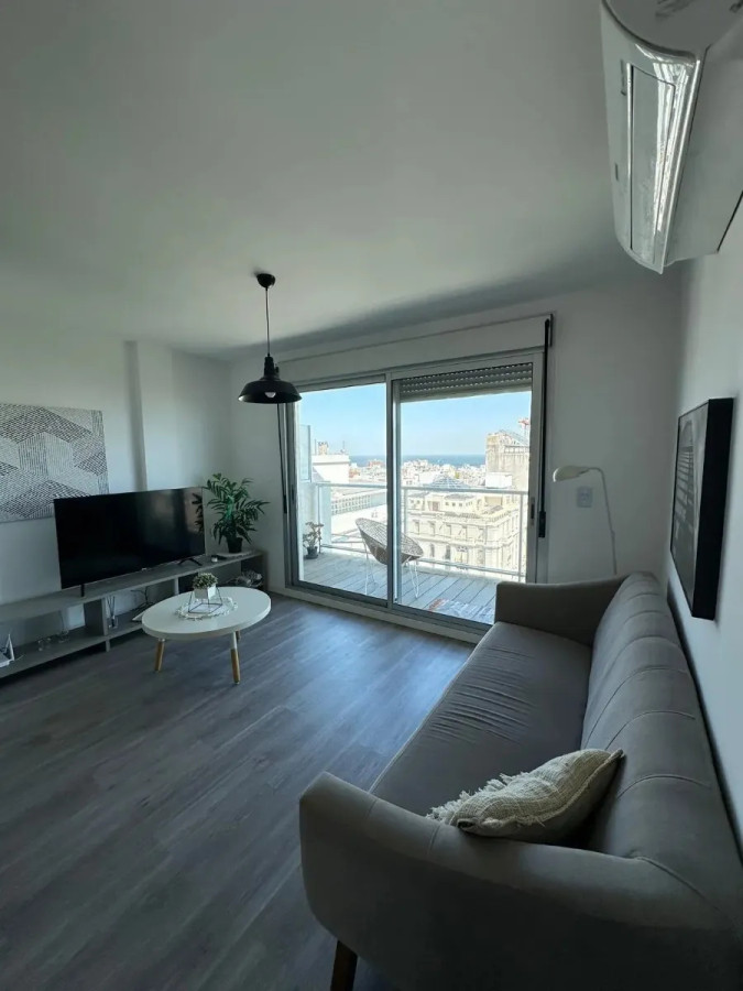 Apartamento ID.4792 - Alquiler Apartamento Amoblado 2 Dormitorios Centro con balcón