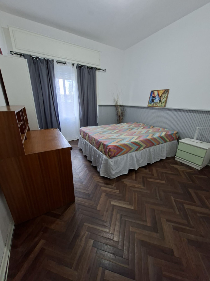 Apartamento ID.6326 - Alquiler Apartamento 4 Dormitorios La Comercial con patio