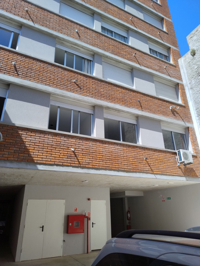 Apartamento ID.5547 - Alquiler Apartamento 2 Dormitorios Centro balcon y cochera