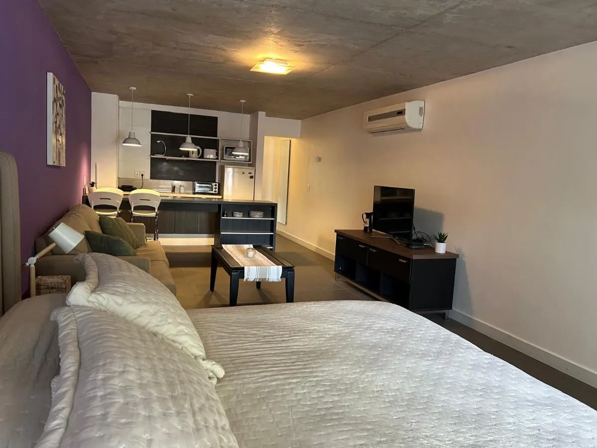 Apartamento ID.4721 - Alquiler Monoambiente Amoblado Pocitos con balcón