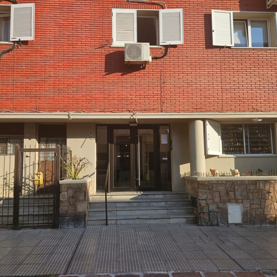 Apartamento ID.5538 - Venta Apartamento 2 Dormitorios Ciudad Vieja con balcon