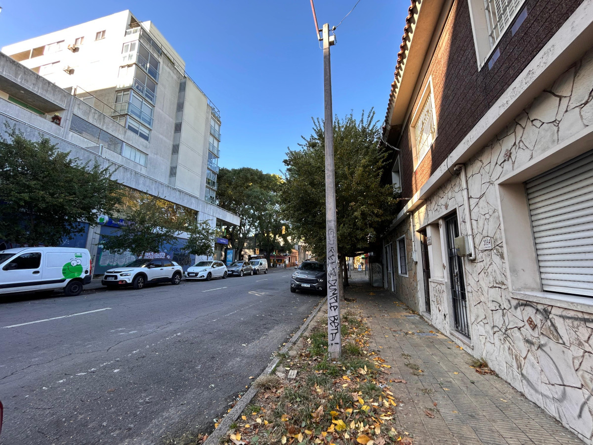 Apartamento ID.4637 - Venta con Renta Apartamento 2 Dormitorios Tres Cruces