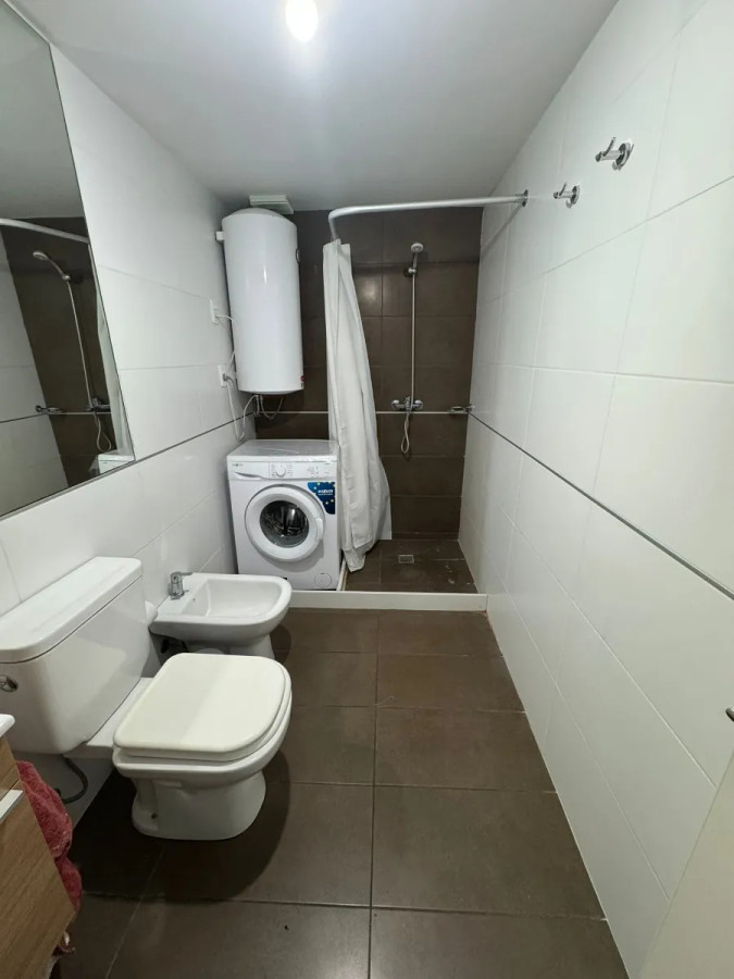 Apartamento ID.4700 - Alquiler Apartamento 2 Dormitorios Centro con cochera  