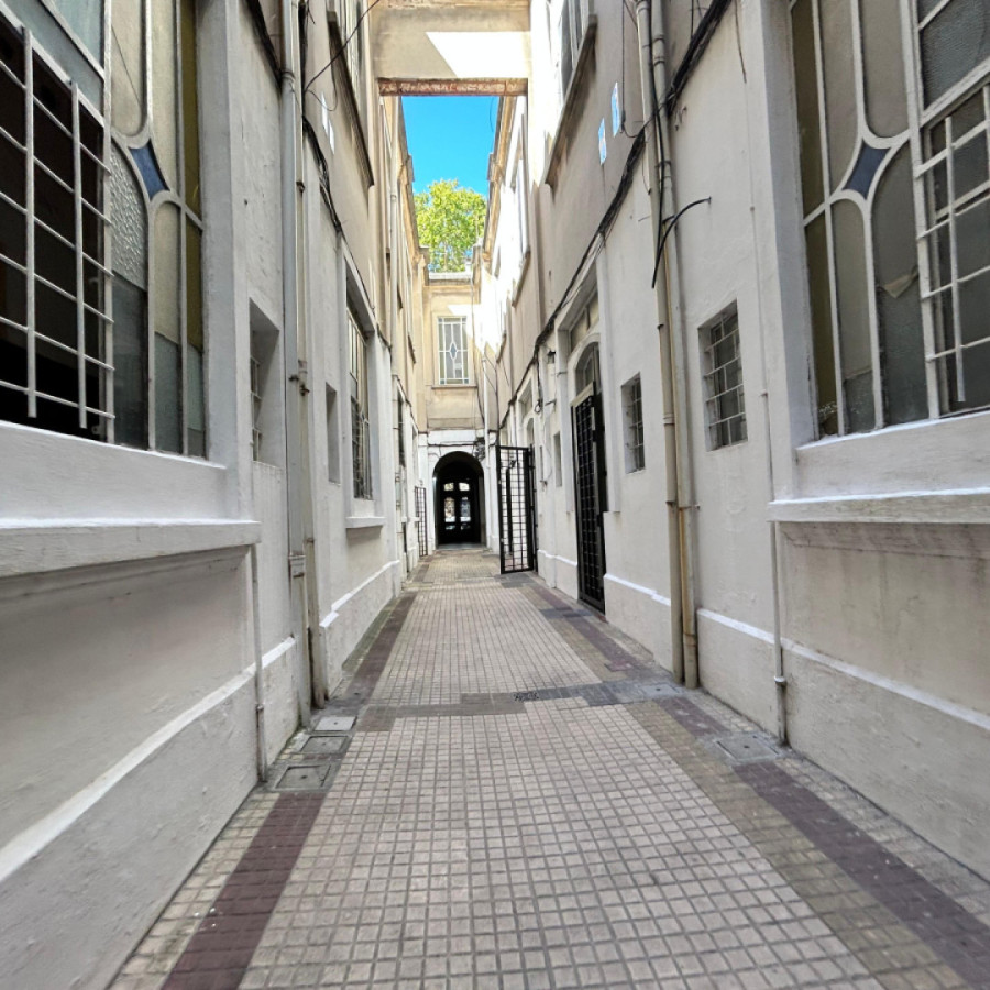 Apartamento ID.6111 - Alquiler Apartamento 1 Dormitorio Centro con patio pequeño